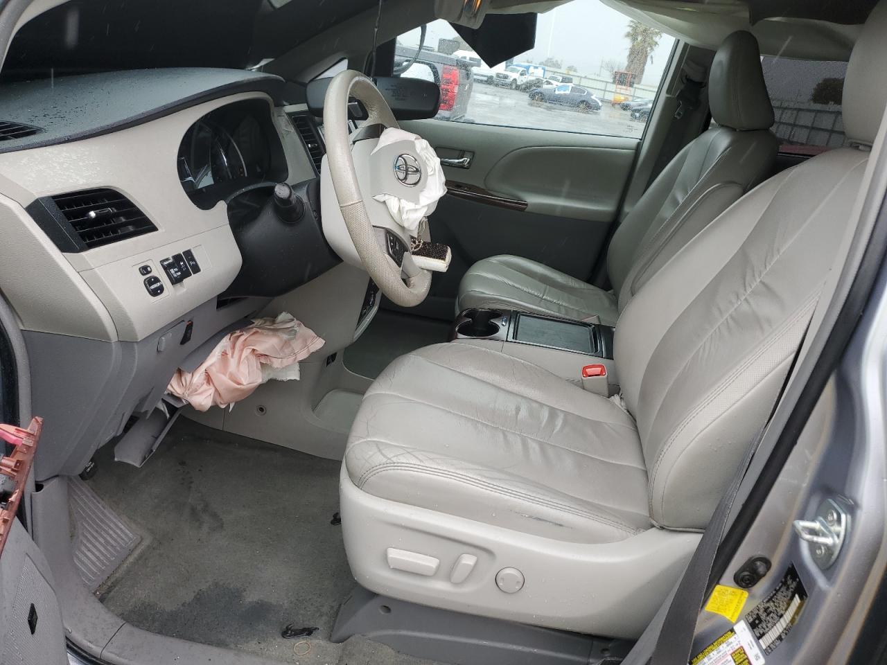 2012 Toyota Sienna - Image 7