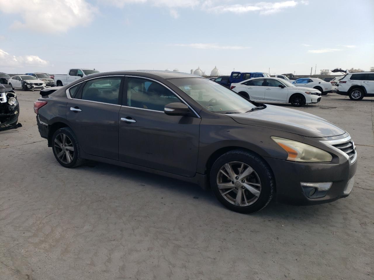 2013 Nissan Altima - Image 4