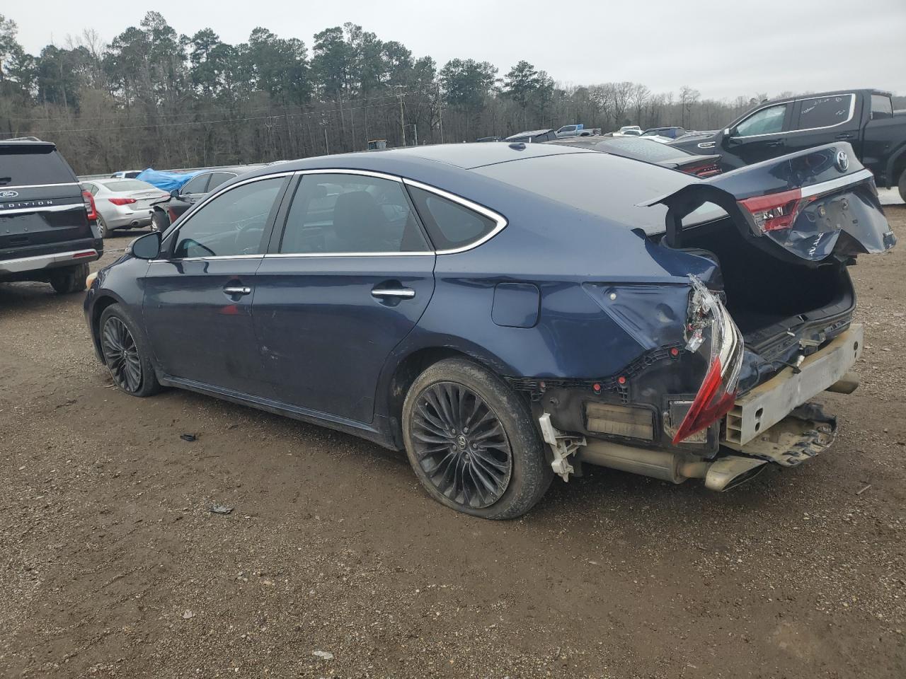2016 Toyota Avalon - Image 2