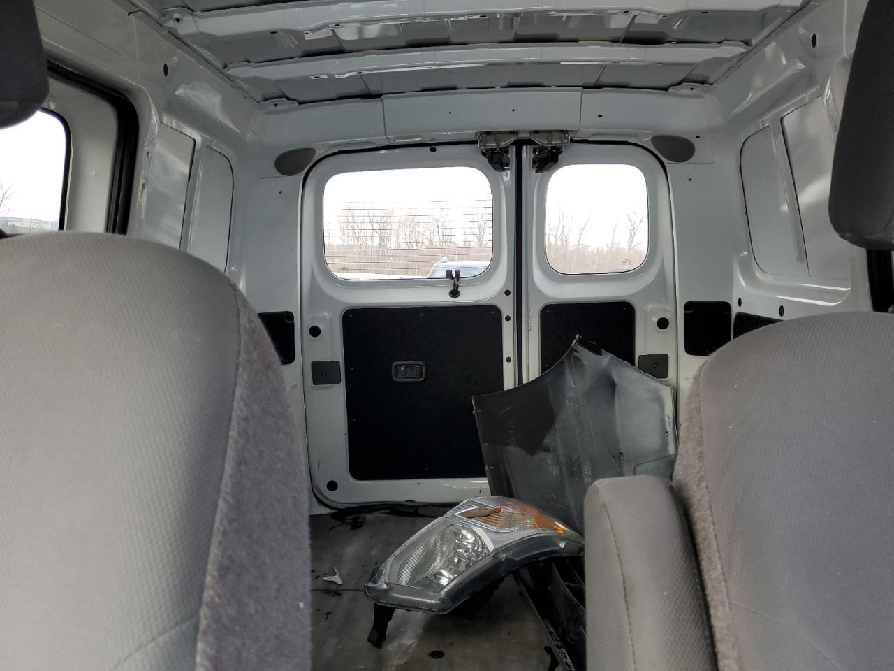 2015 Chevrolet Express - Image 10
