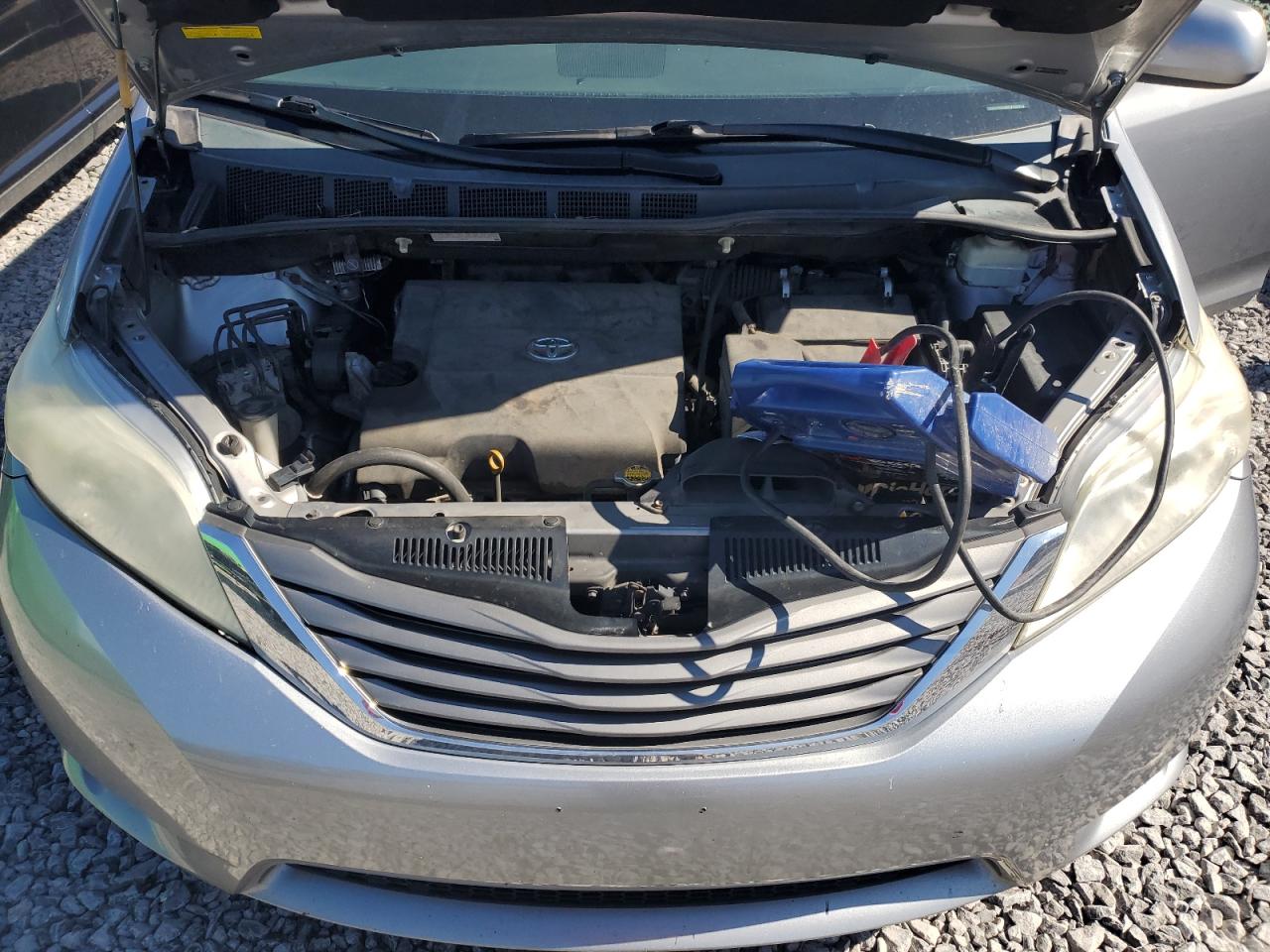 2012 Toyota Sienna - Image 12