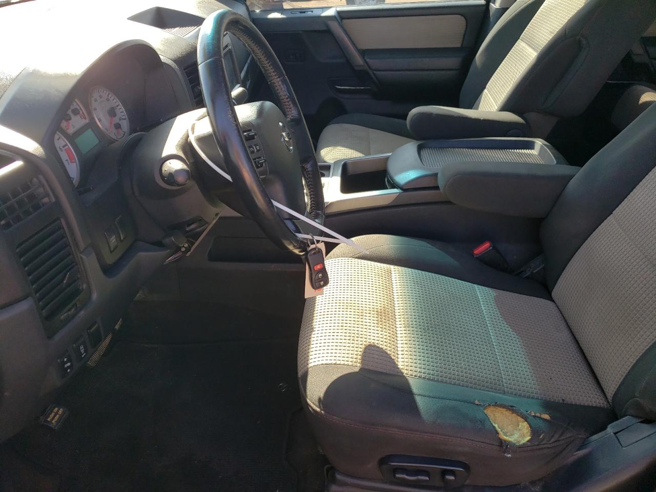 2011 Nissan Titan - Image 7