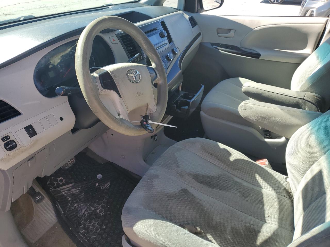 2013 Toyota Sienna - Image 7