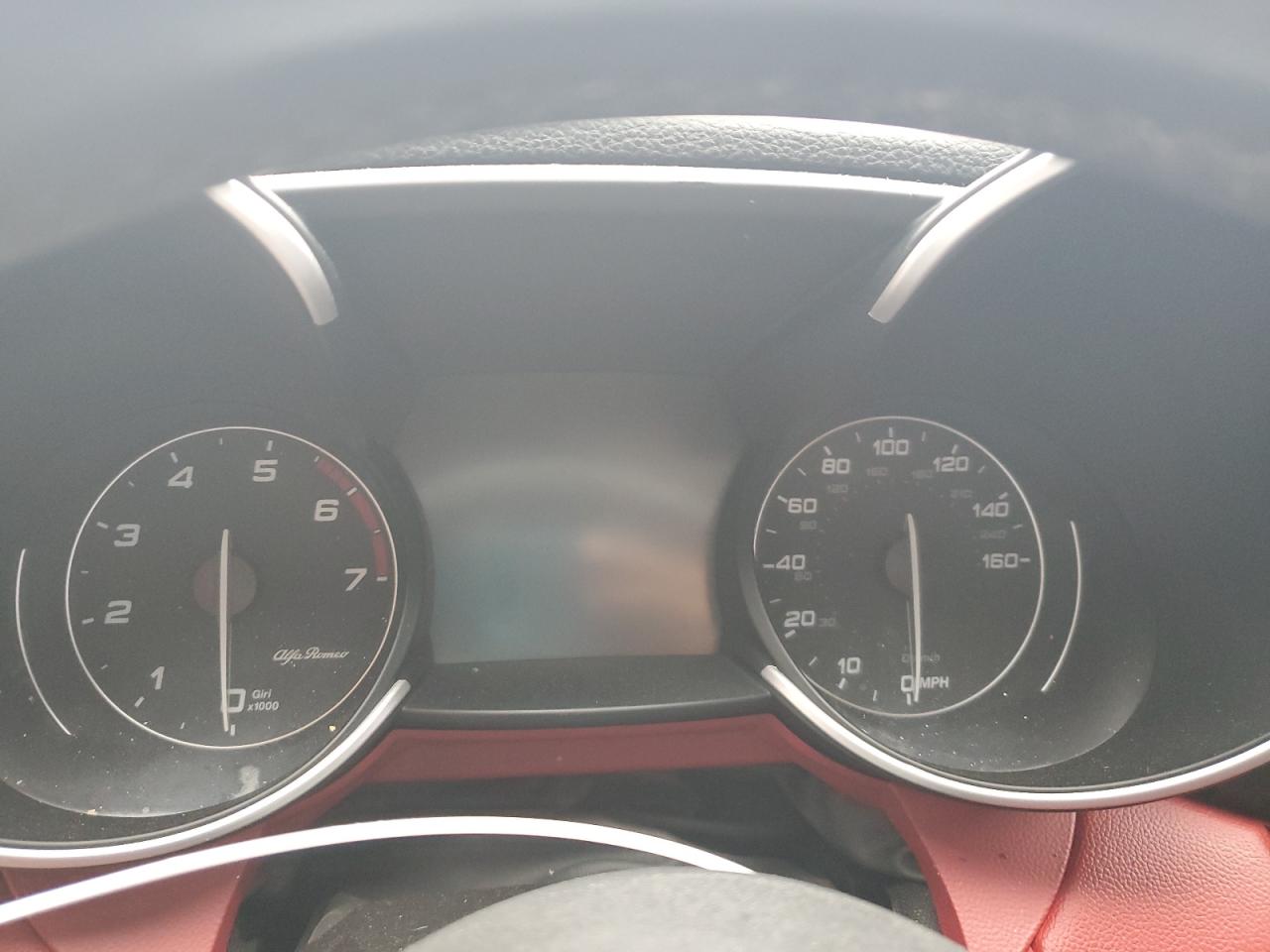 2019 Alfa Romeo Giulia - Image 9