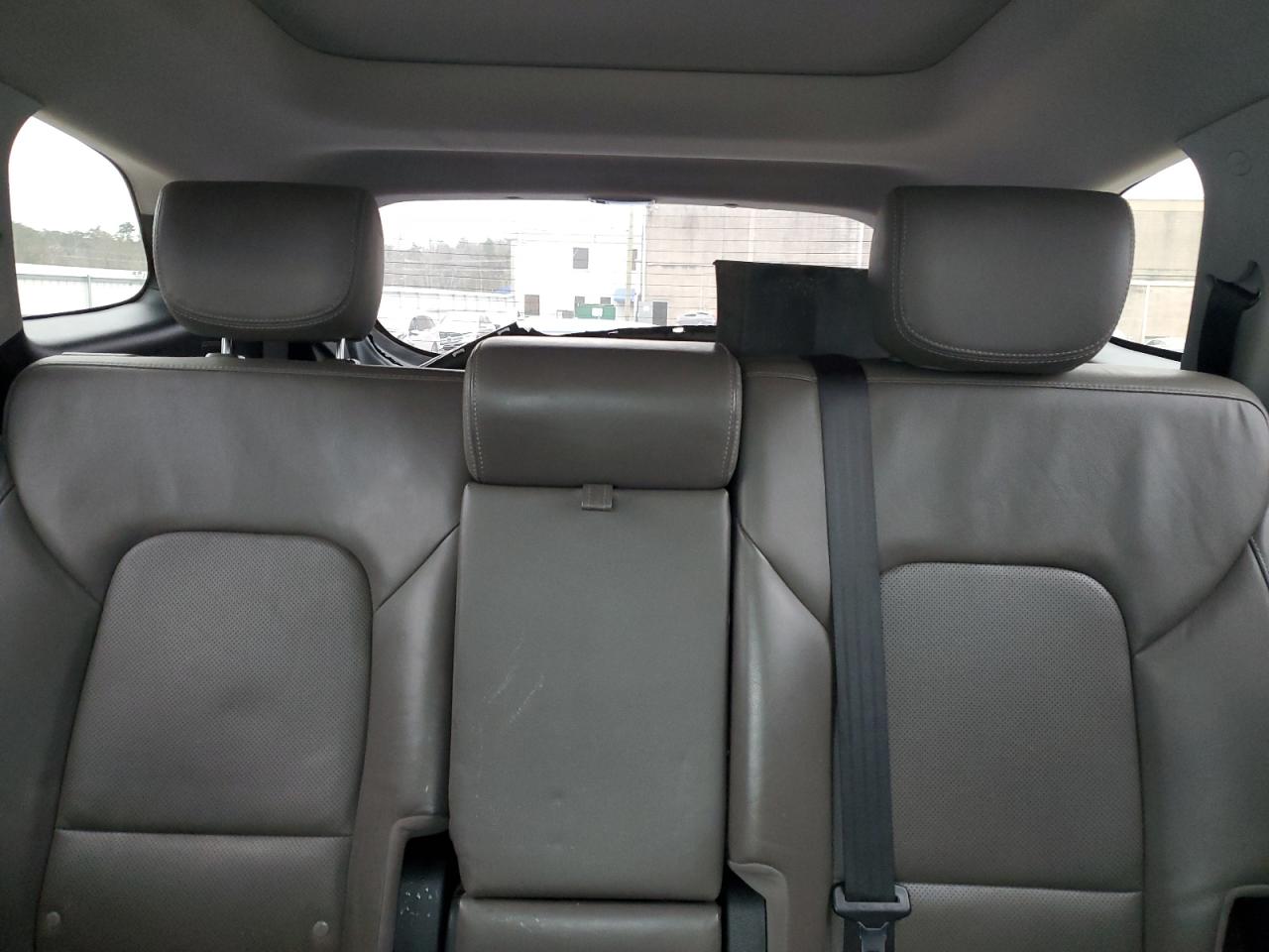 2015 Hyundai Santa Fe - Image 10