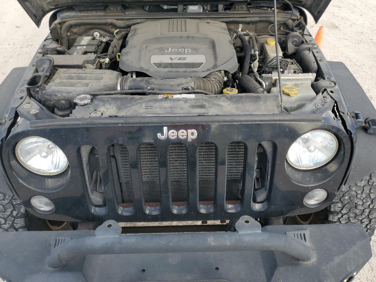 2015 Jeep Wrangler - Image 12
