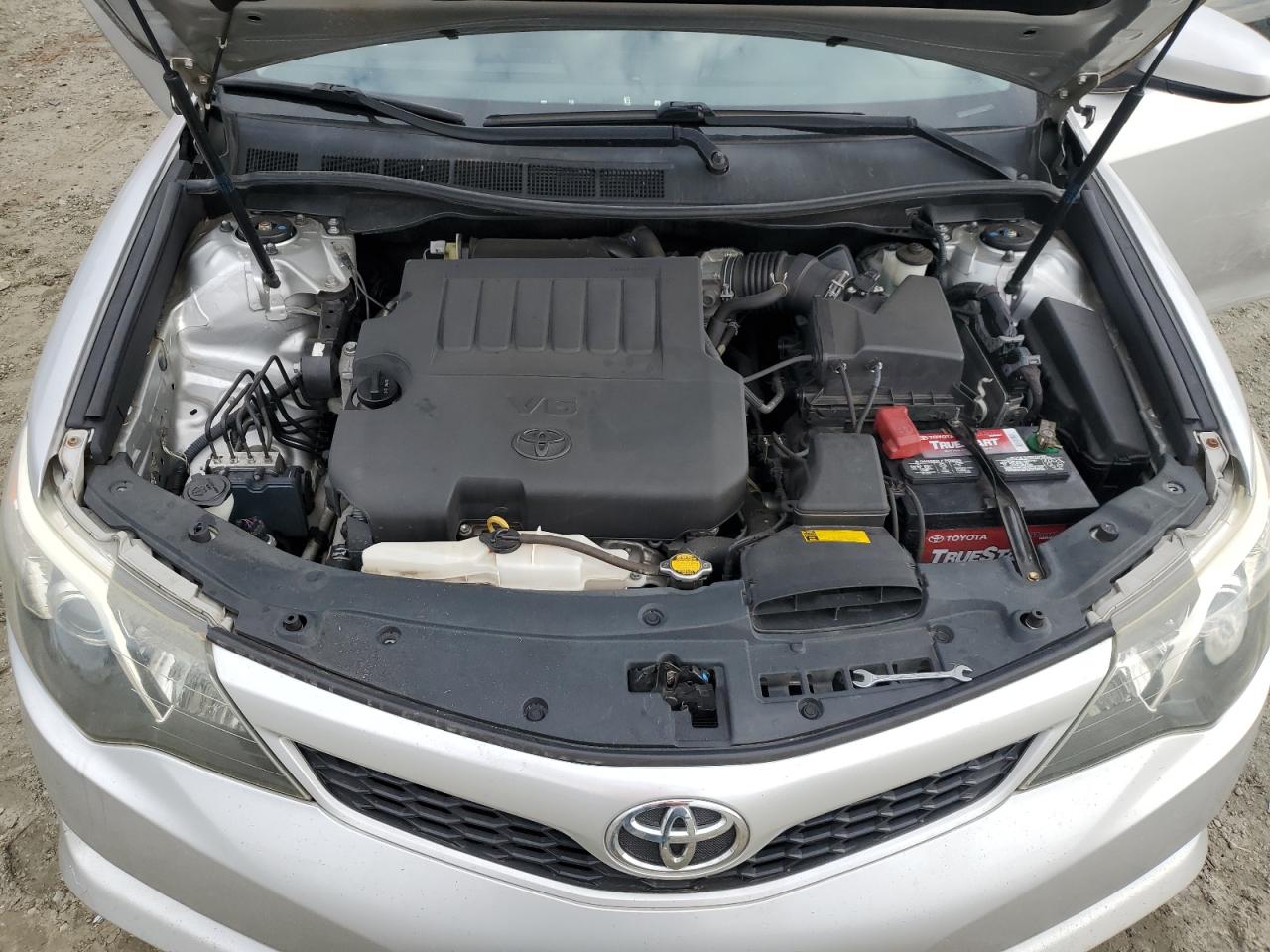 2013 Toyota Camry - Image 12