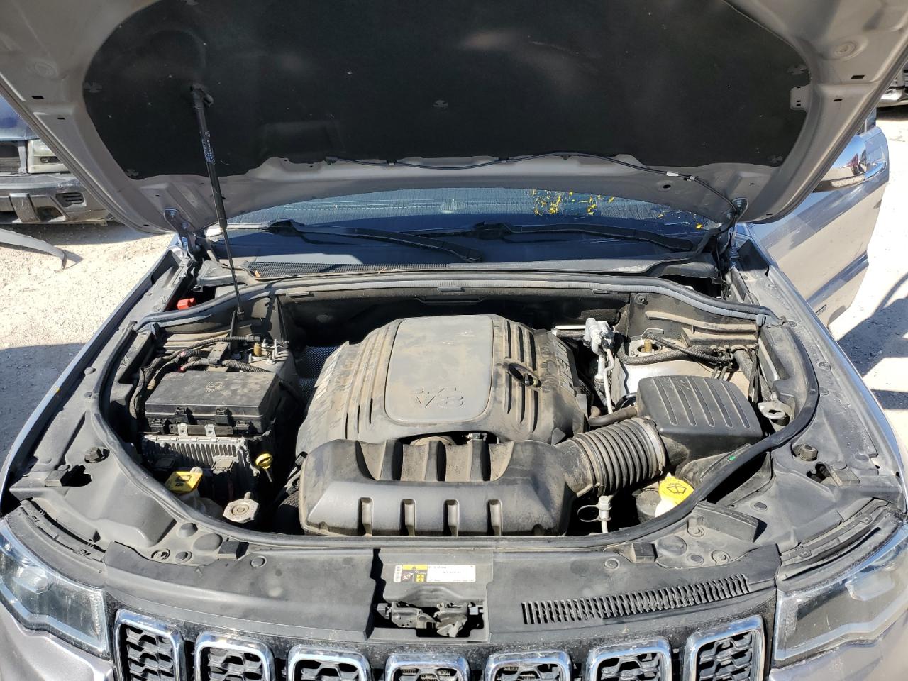 2017 Jeep Grand Cherokee - Image 12