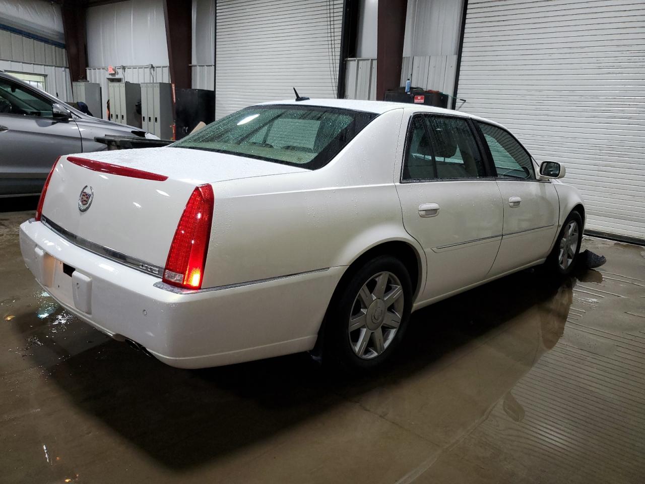 2007 Cadillac DTS - Image 3