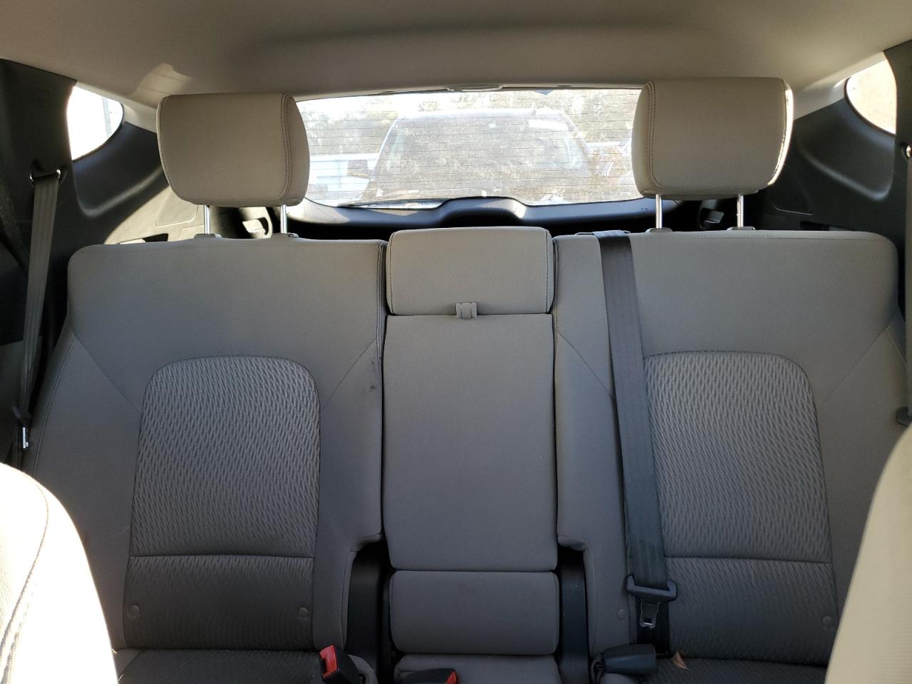 2015 Hyundai Santa Fe - Image 10