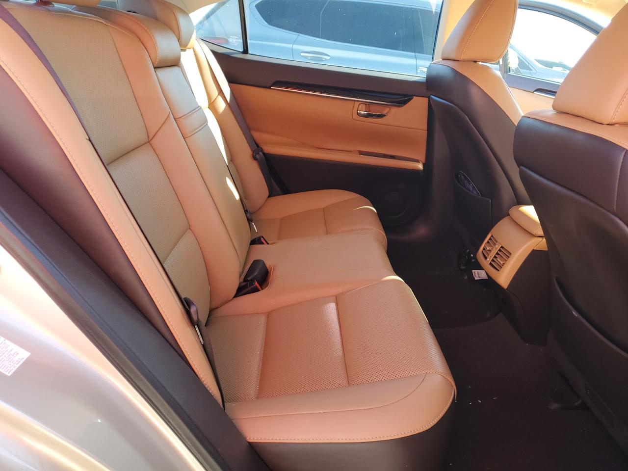 2017 Lexus ES - Image 10