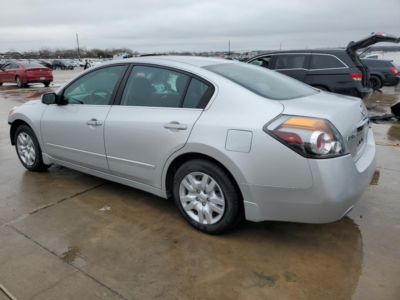 2010 Nissan Altima - Image 2