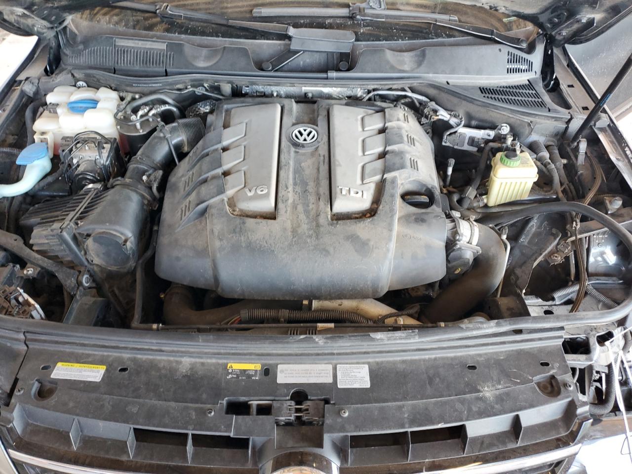 2014 Volkswagen Touareg - Image 12