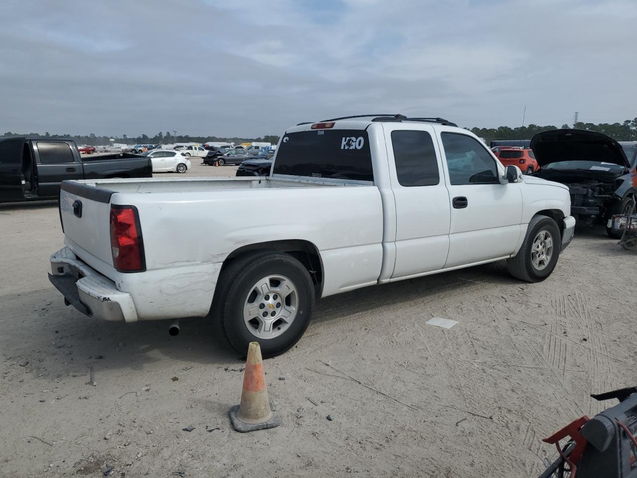 2007 Chevrolet Silverado - Image 3