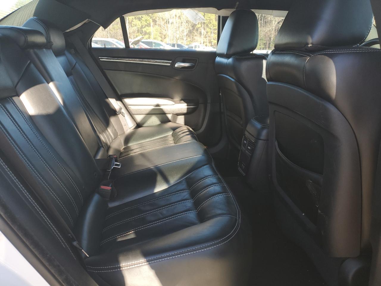 2019 Chrysler 300 - Image 10