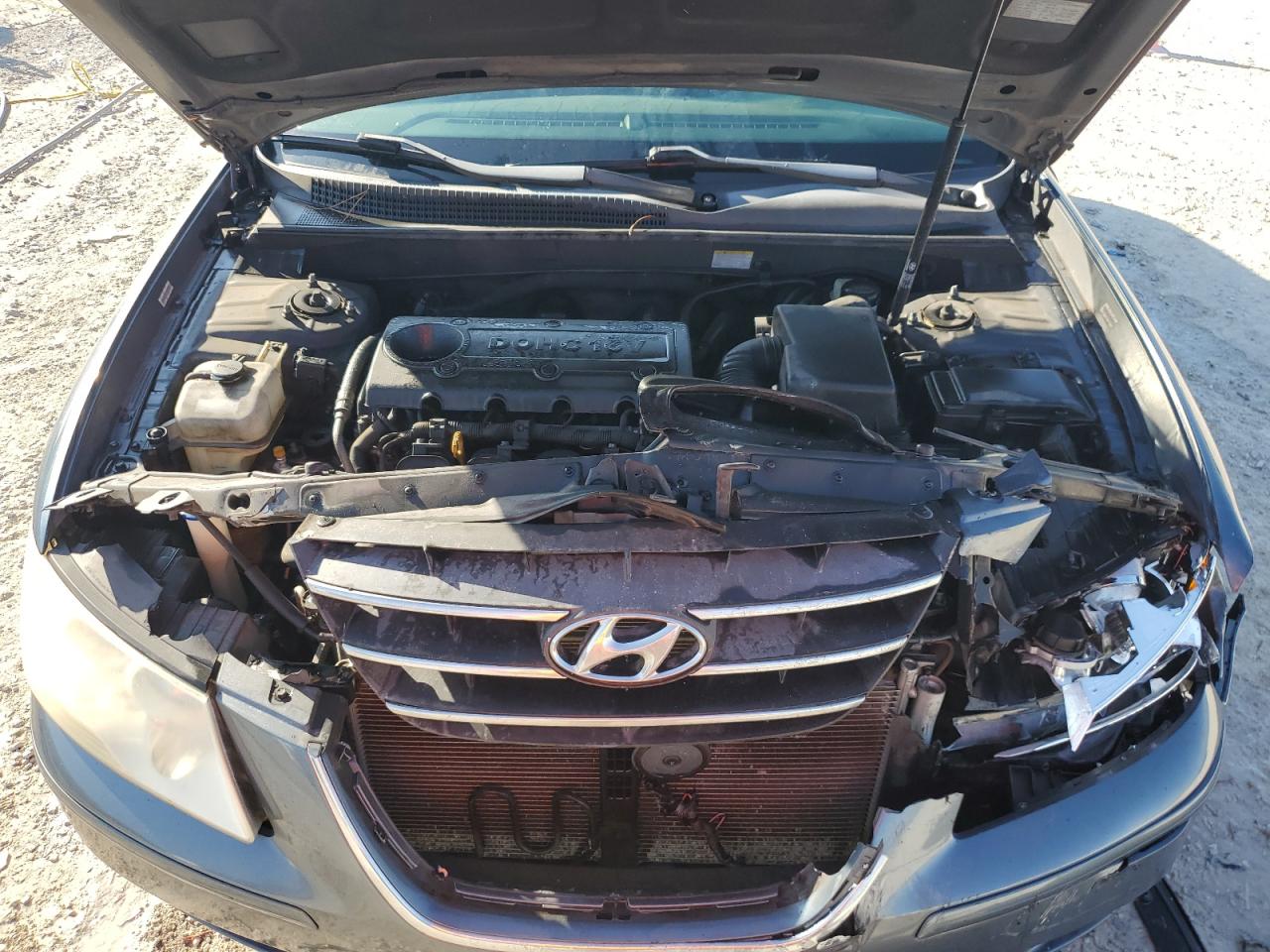 2009 Hyundai Sonata - Image 11