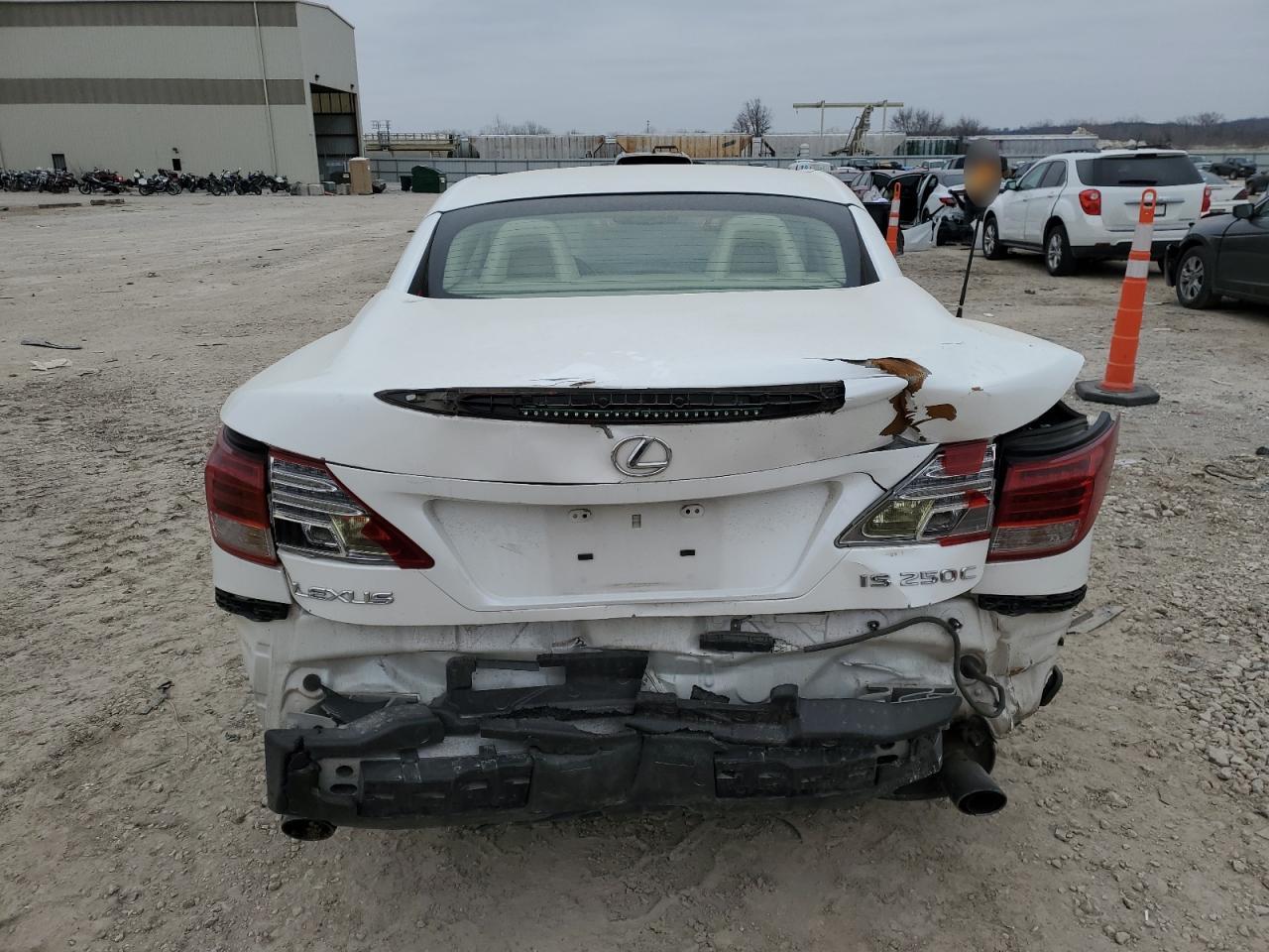 2010 Lexus IS - Image 6