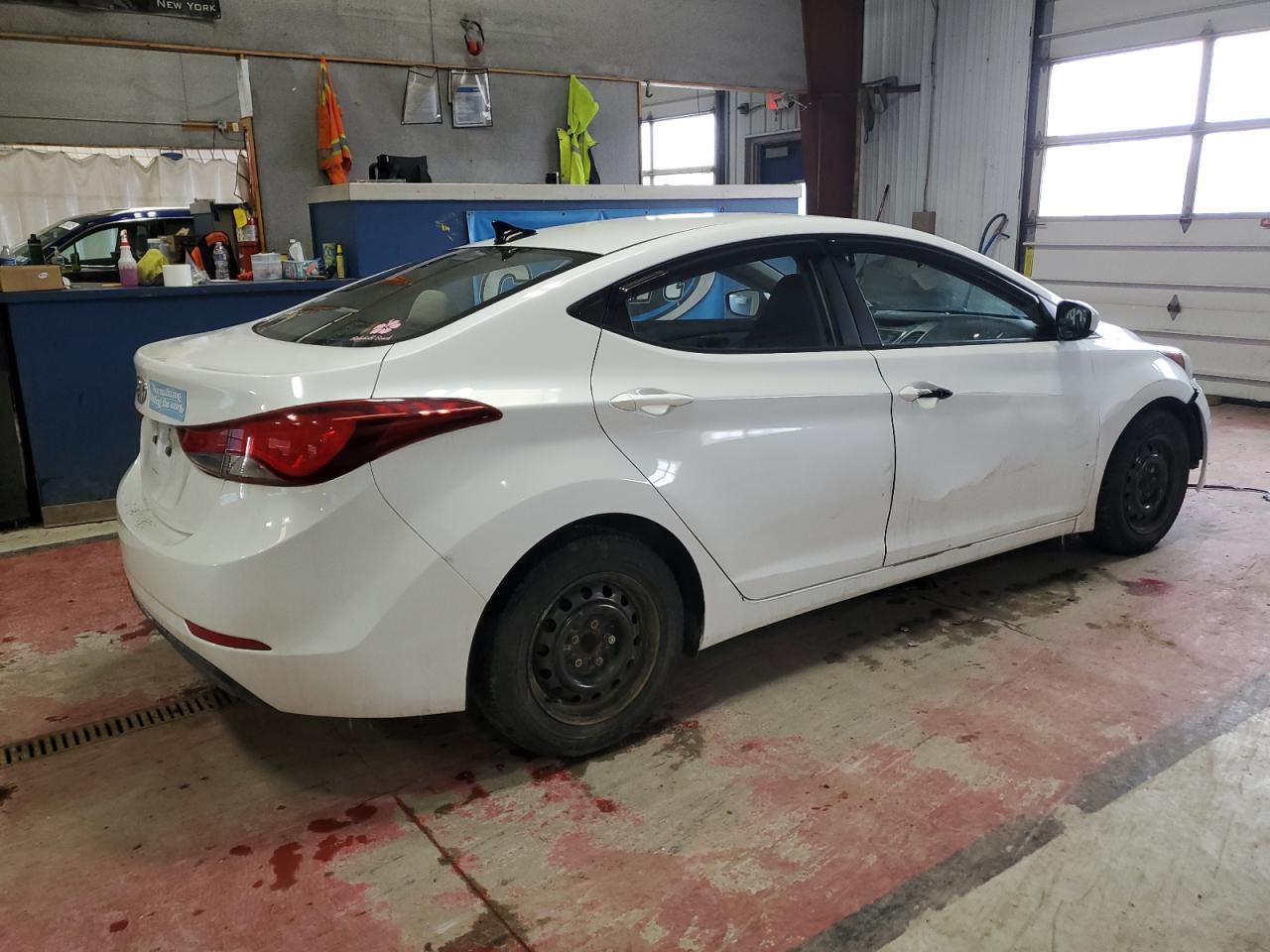 2016 Hyundai Elantra - Image 3