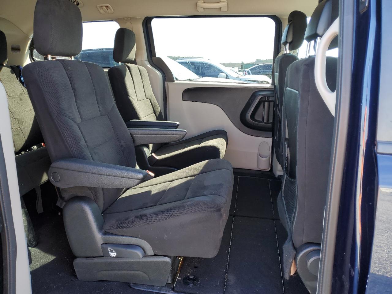 2013 Dodge Caravan - Image 11