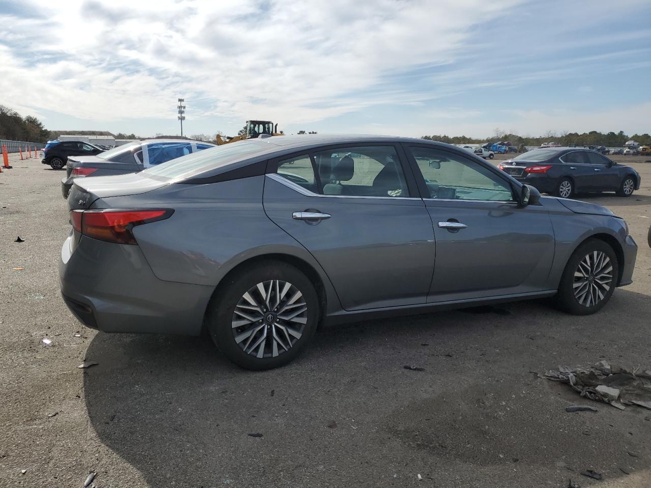 2024 Nissan Altima - Image 3