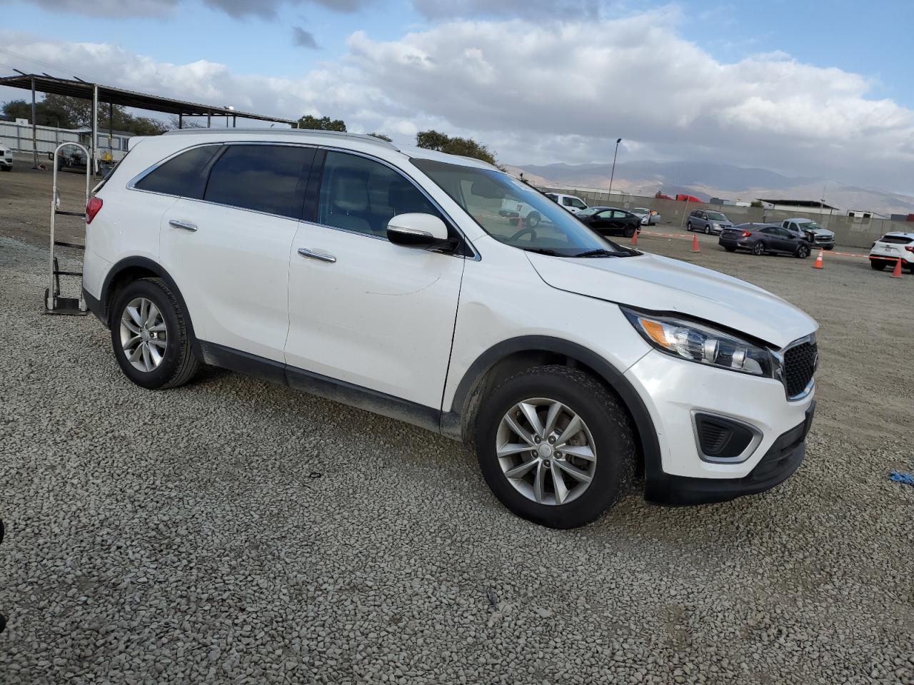 2017 Kia Sorento - Image 4