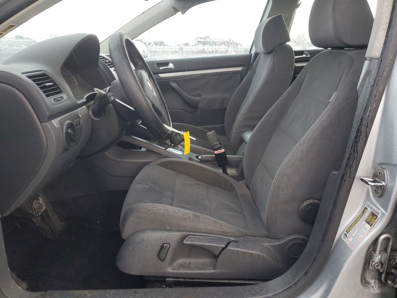 2009 Volkswagen Jetta - Image 7