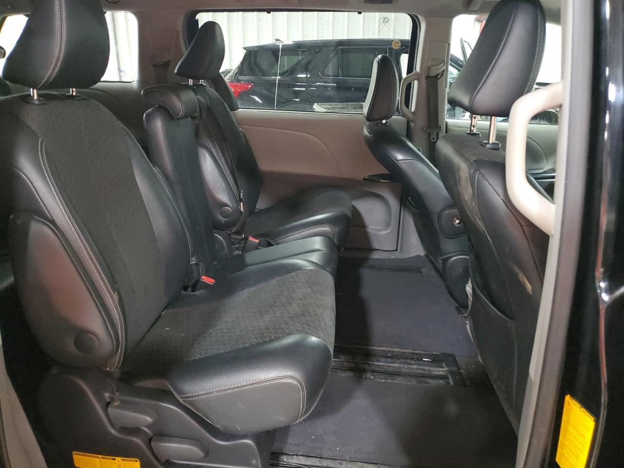 2013 Toyota Sienna - Image 11
