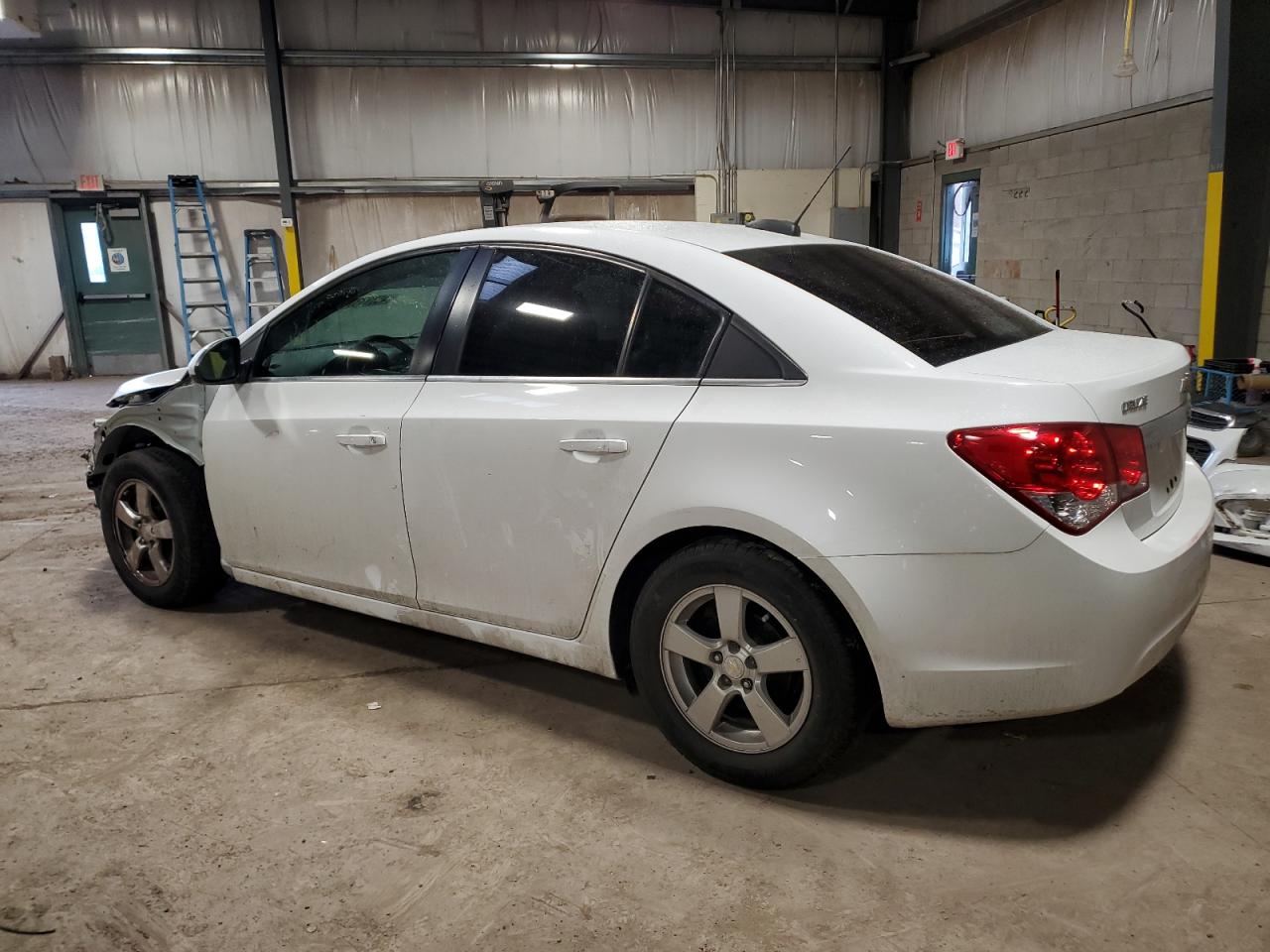 2016 Chevrolet Cruze - Image 2
