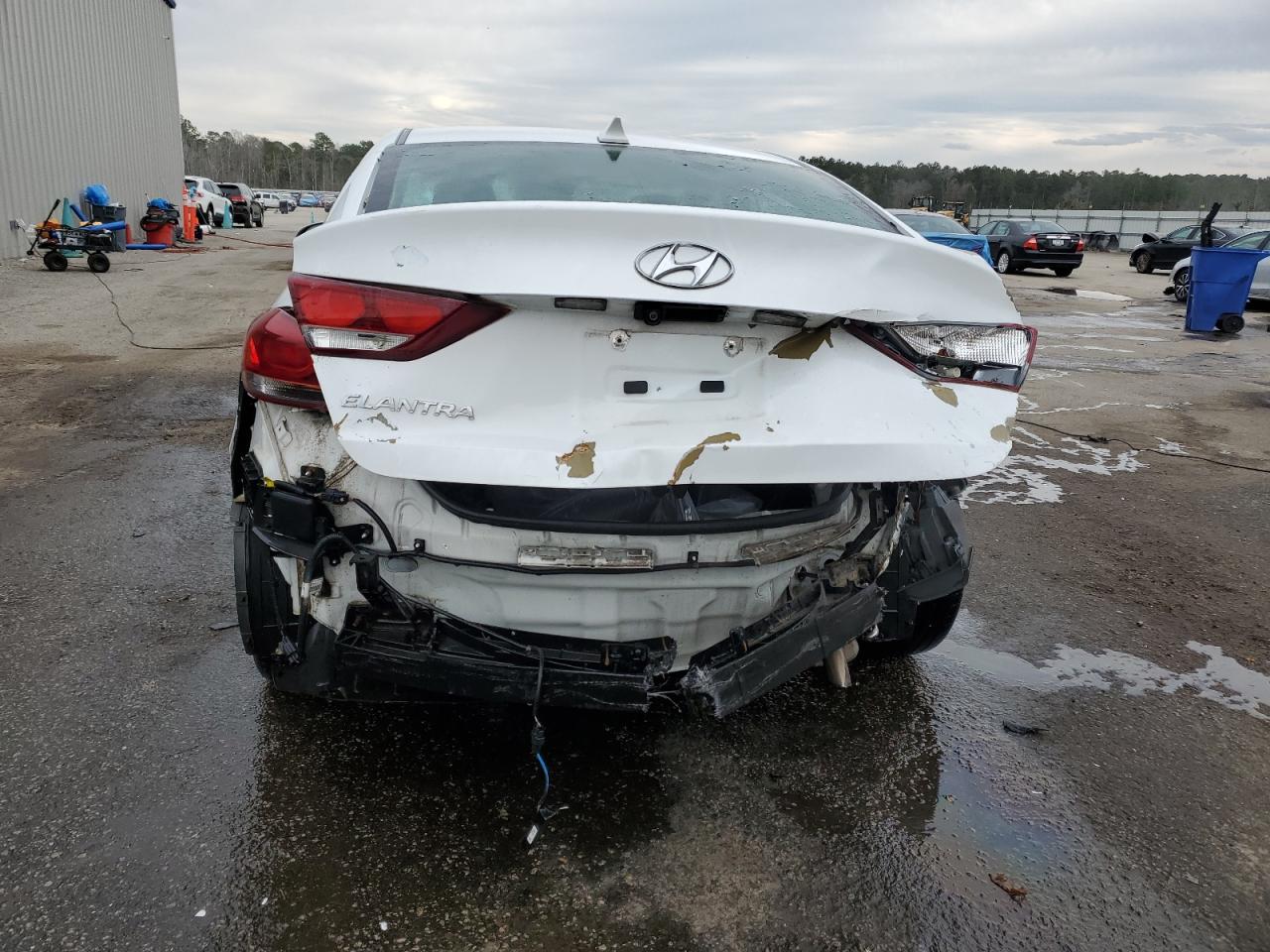 2017 Hyundai Elantra - Image 6