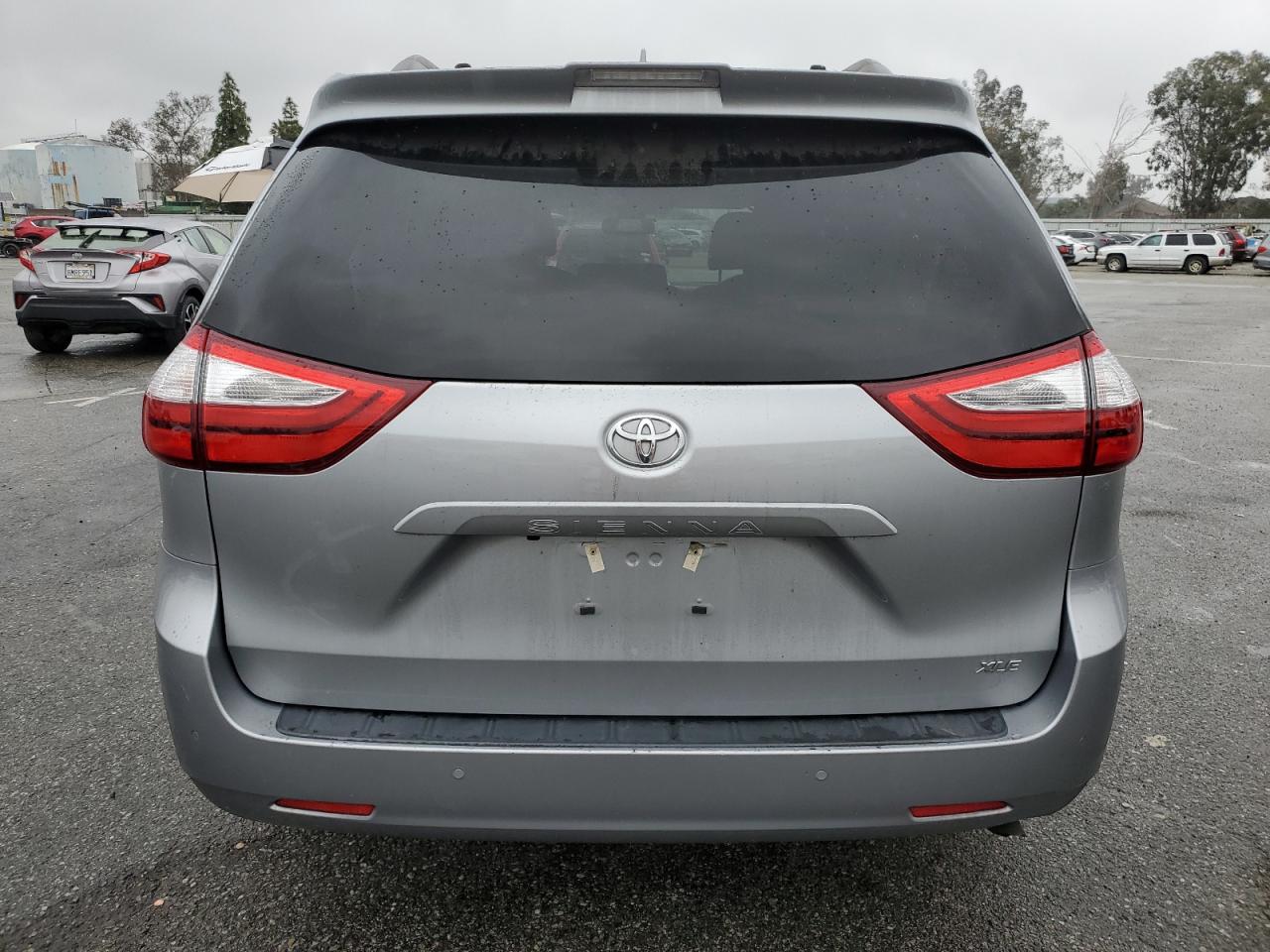 2018 Toyota Sienna - Image 6