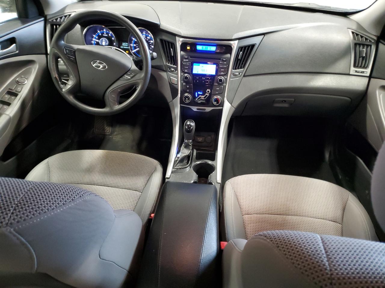 2012 Hyundai Sonata - Image 8