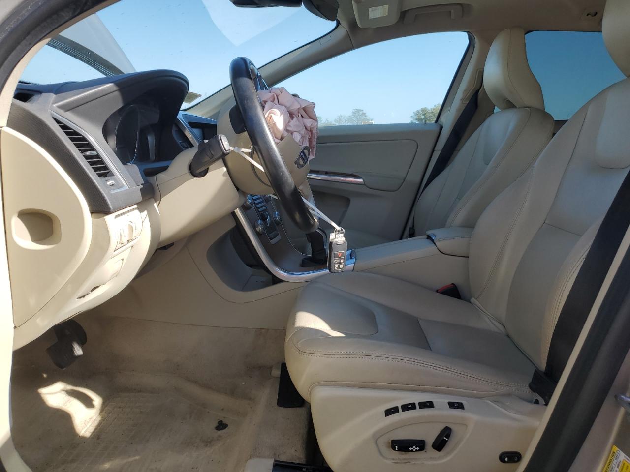 2016 Volvo XC60 - Image 7