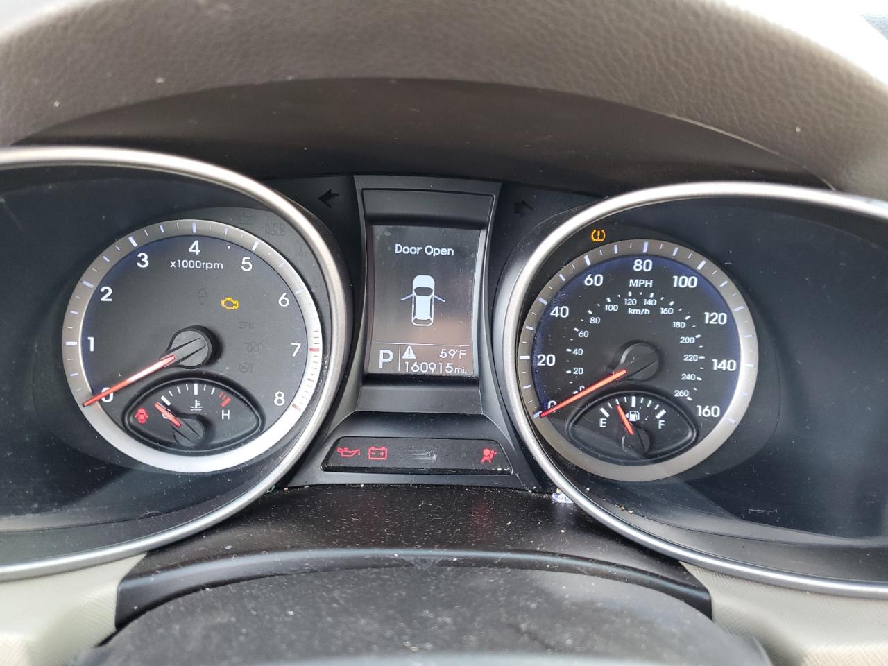 2016 Hyundai Santa Fe - Image 9