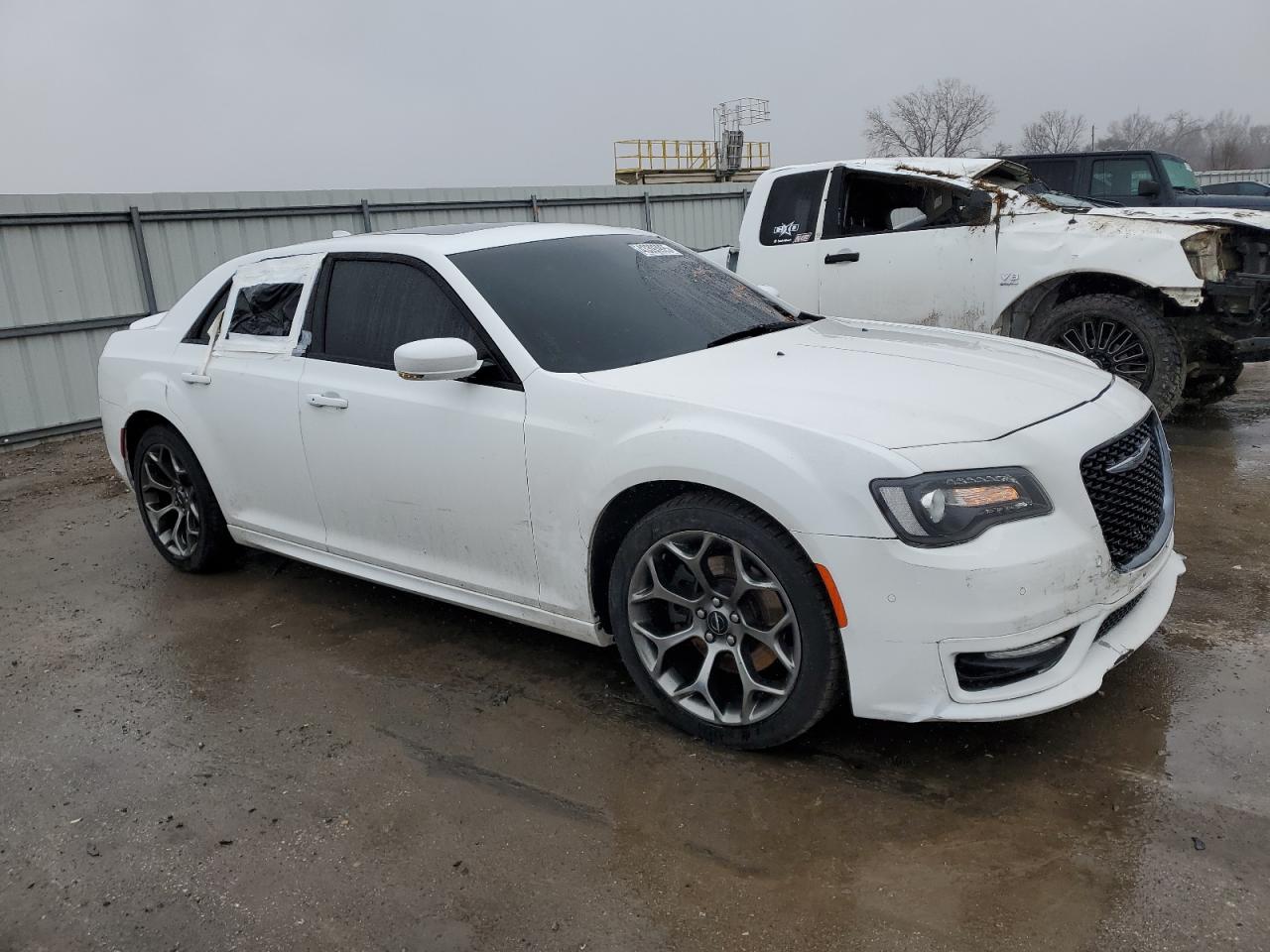 2018 Chrysler 300 - Image 4