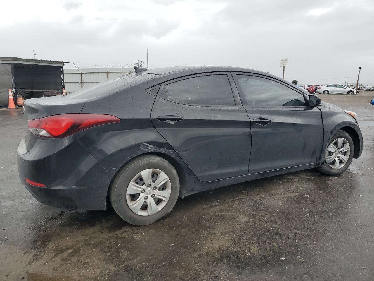 2016 Hyundai Elantra - Image 3