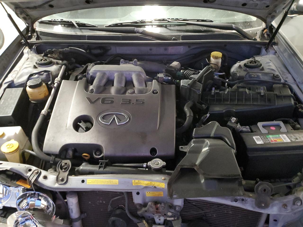 2004 Infiniti I - Image 11