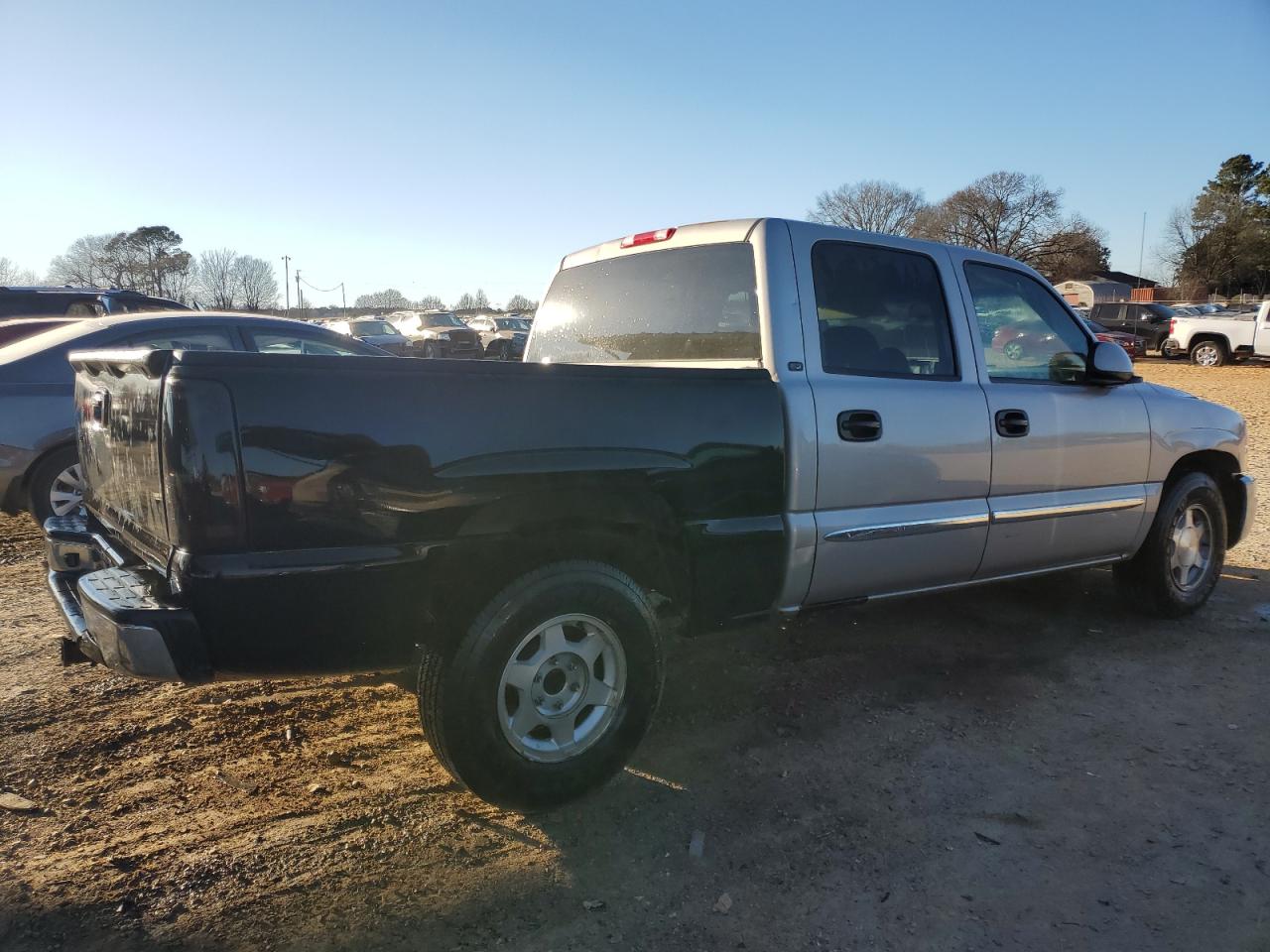 2004 GMC Sierra - Image 3