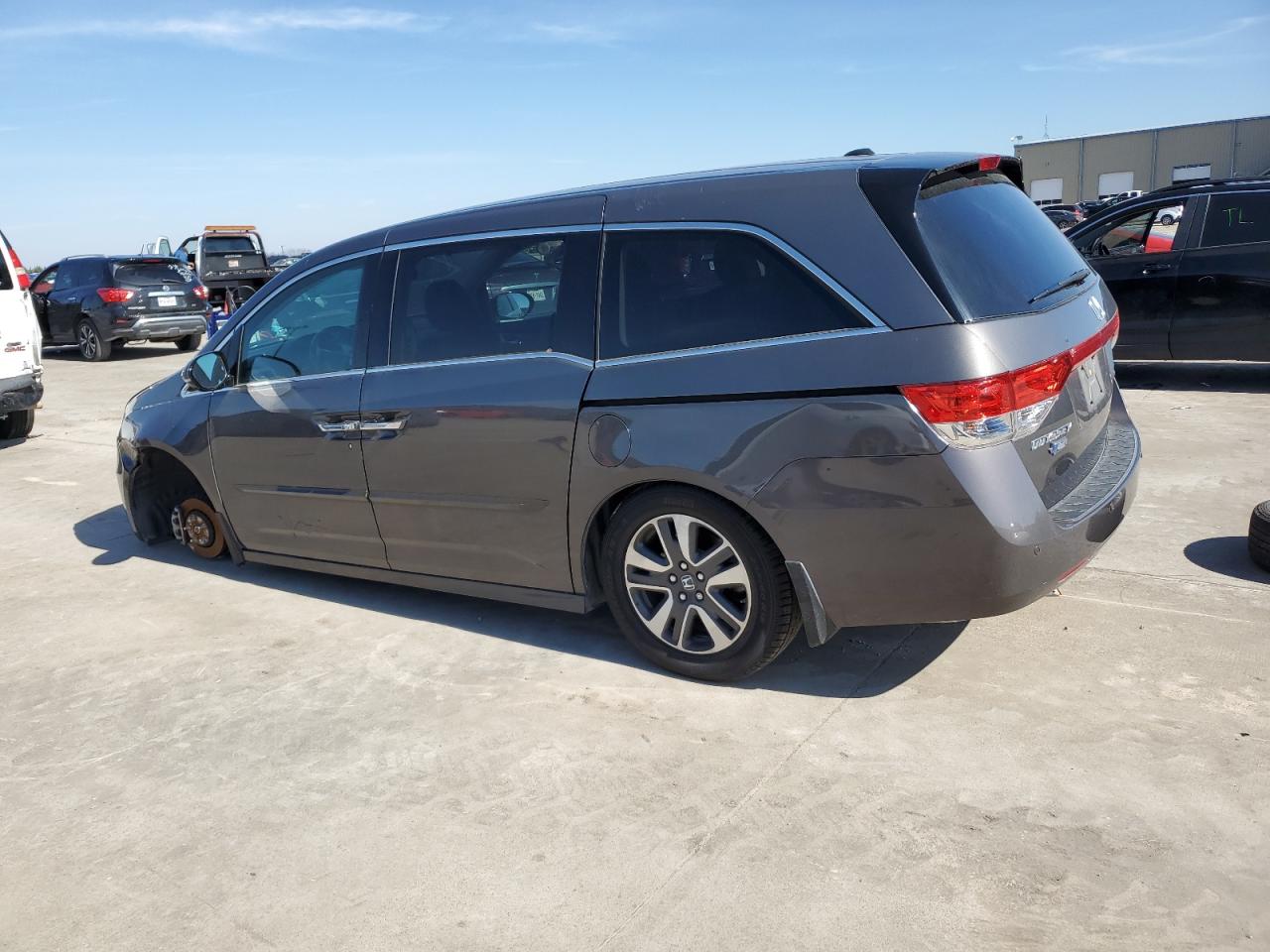 2015 Honda Odyssey - Image 2