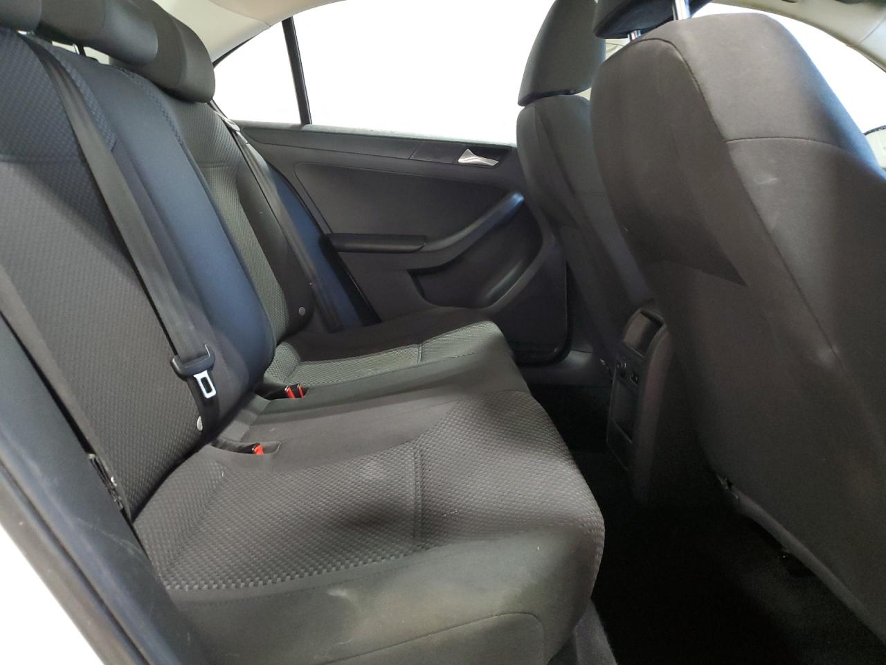 2014 Volkswagen Jetta - Image 10