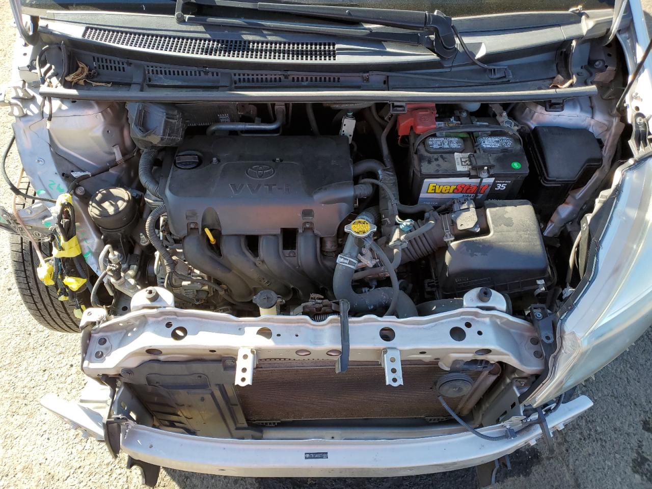 2012 Toyota Yaris - Image 11