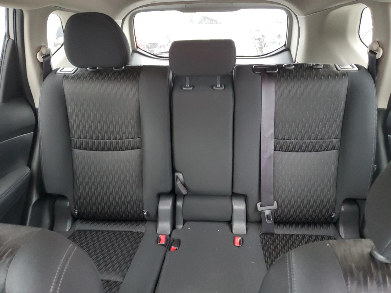 2017 Nissan Rogue - Image 10