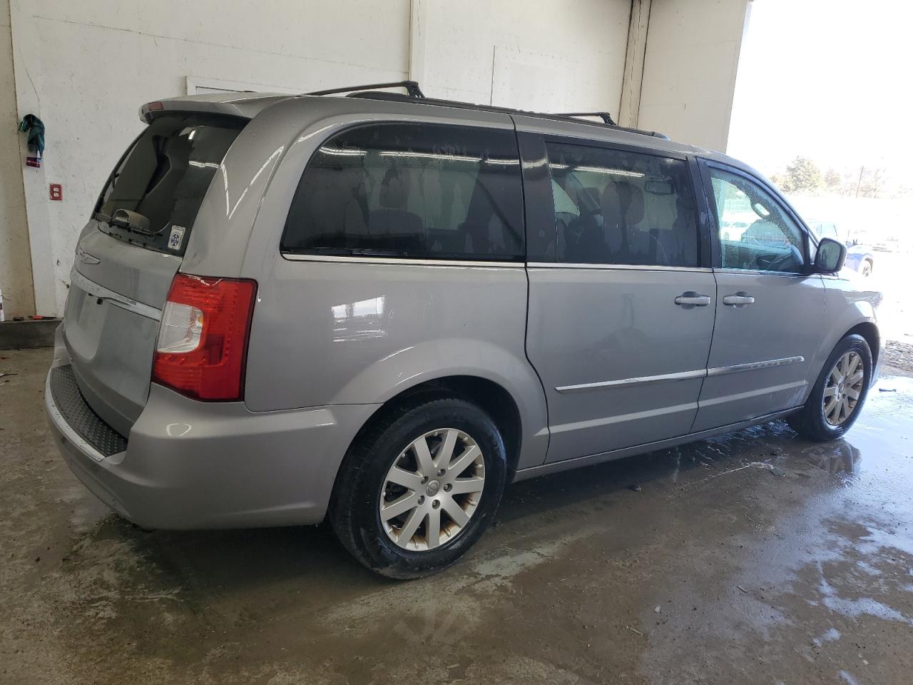 2015 Chrysler Town & Country - Image 3