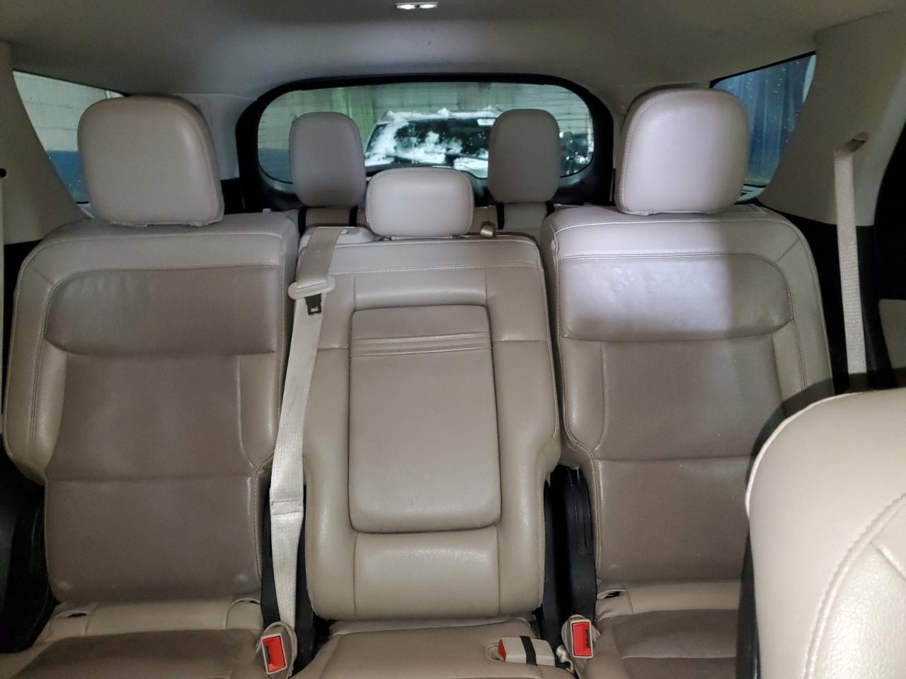 2020 Ford Explorer - Image 10