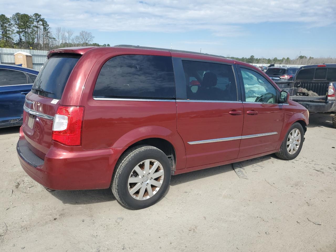 2014 Chrysler Town & Country - Image 3