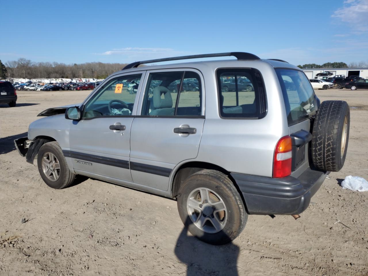 2004 Chevrolet Tracker - Image 2