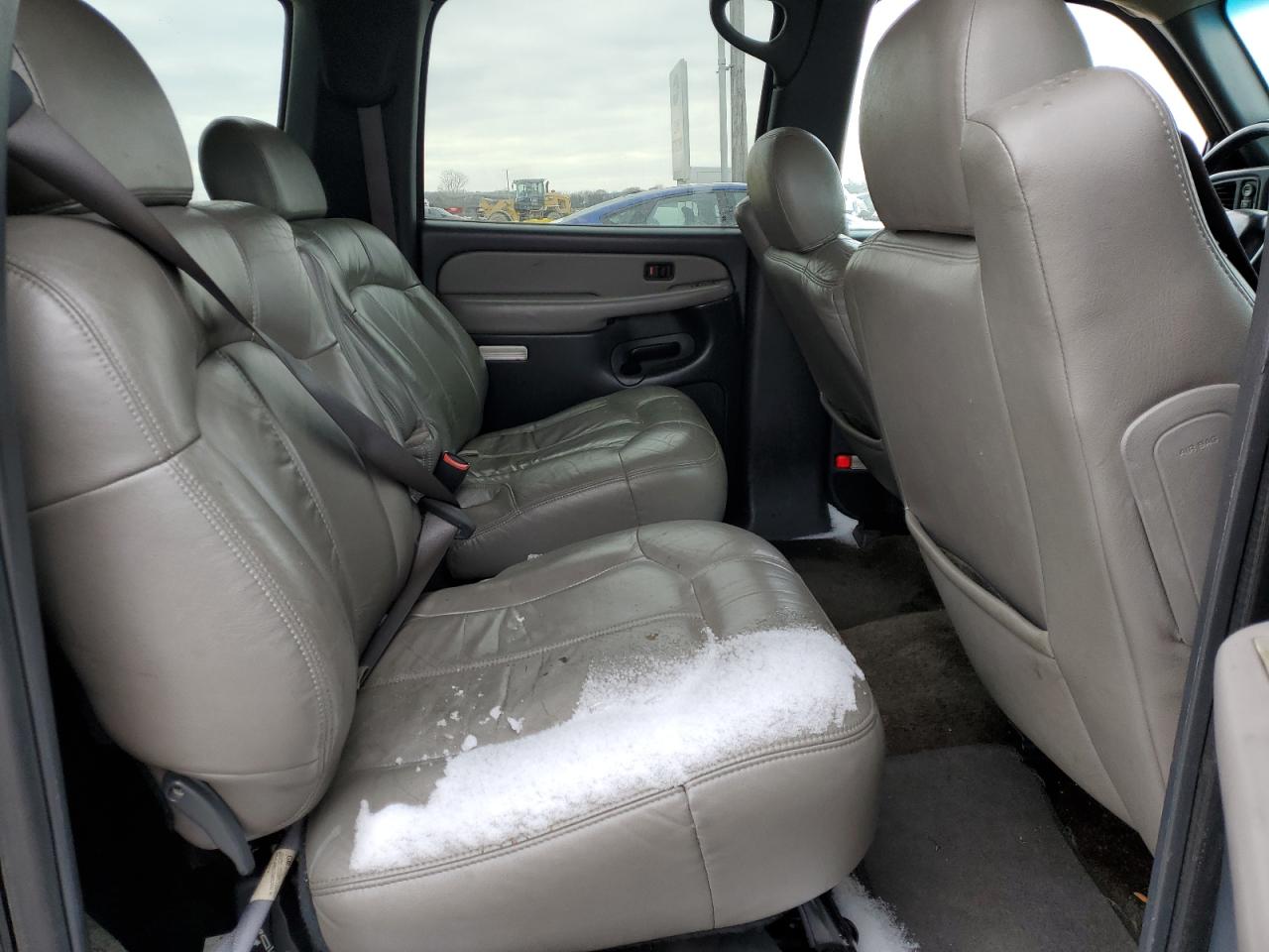2002 Chevrolet Suburban - Image 11