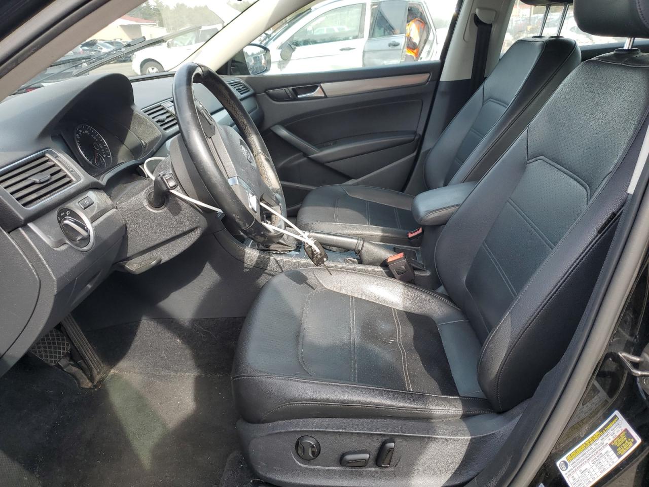 2014 Volkswagen Passat - Image 7