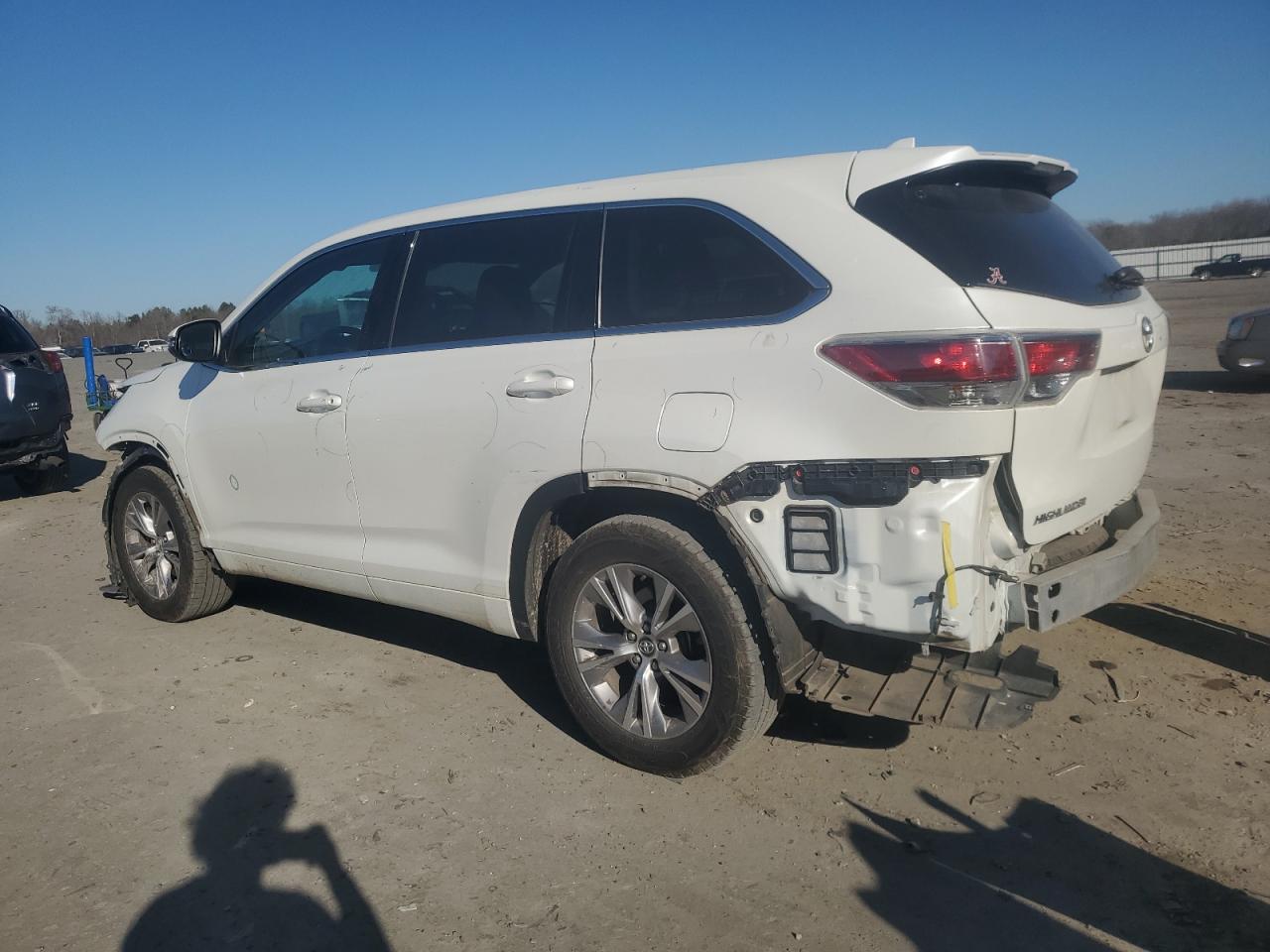 2016 Toyota Highlander - Image 2