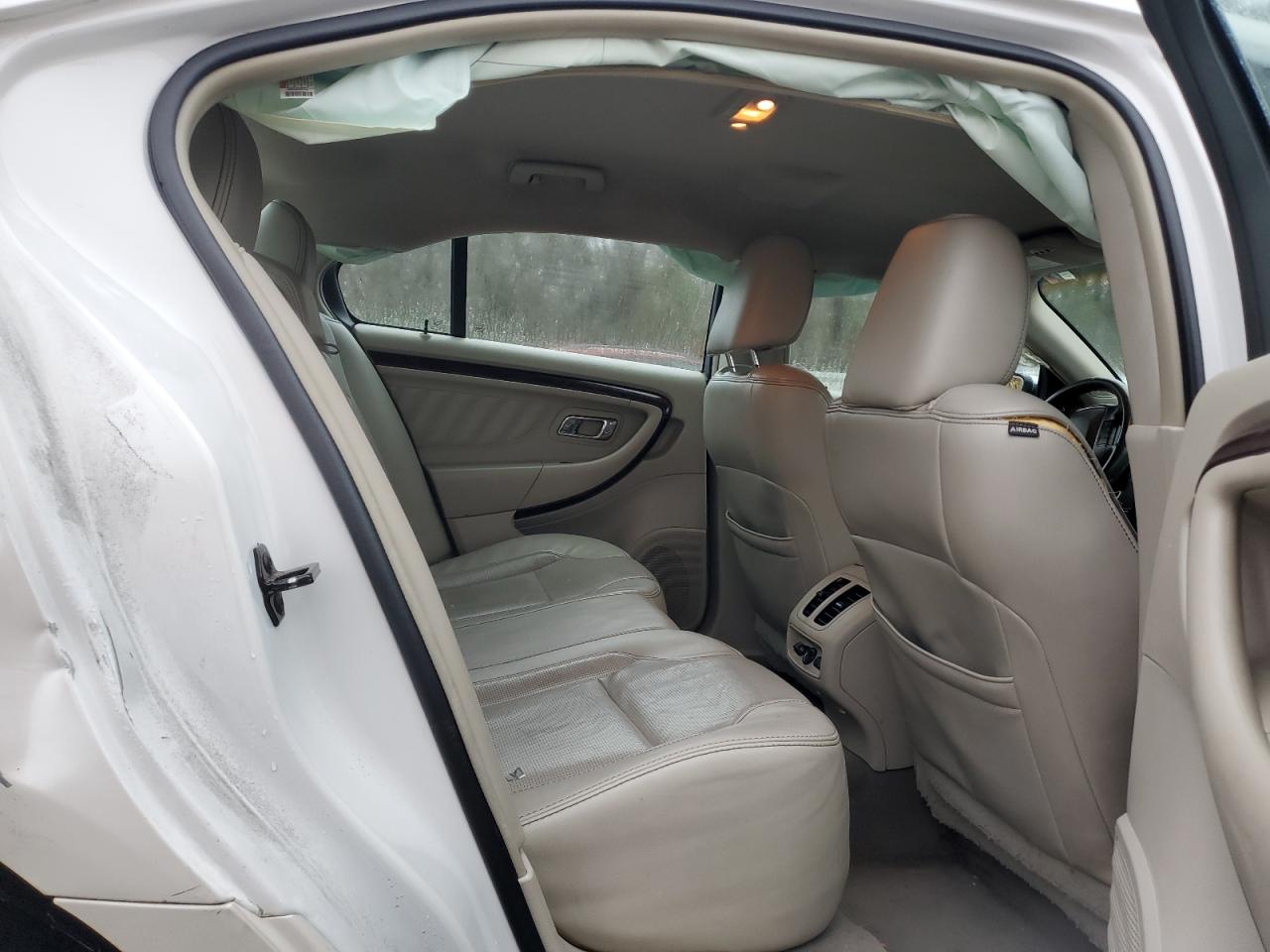 2010 Ford Taurus - Image 10