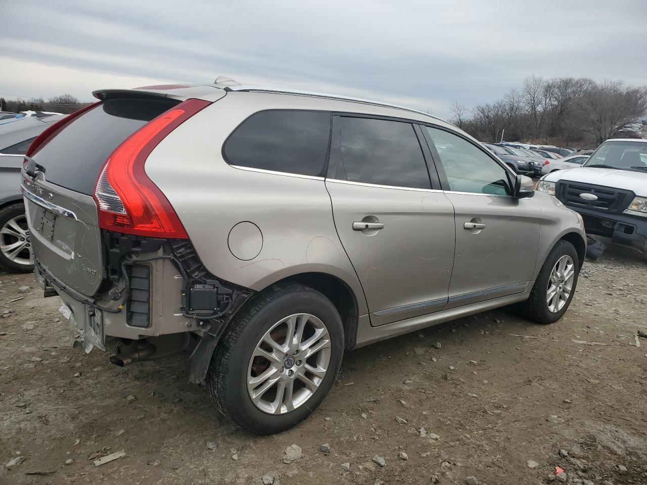 2015 Volvo XC60 - Image 3